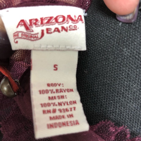 MAKE ME AN OFER! Flower and lace sleeveless blouse - Picture 6 of 7